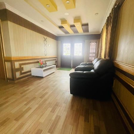 Akr Resitancy Hotell Ooty Exteriör bild
