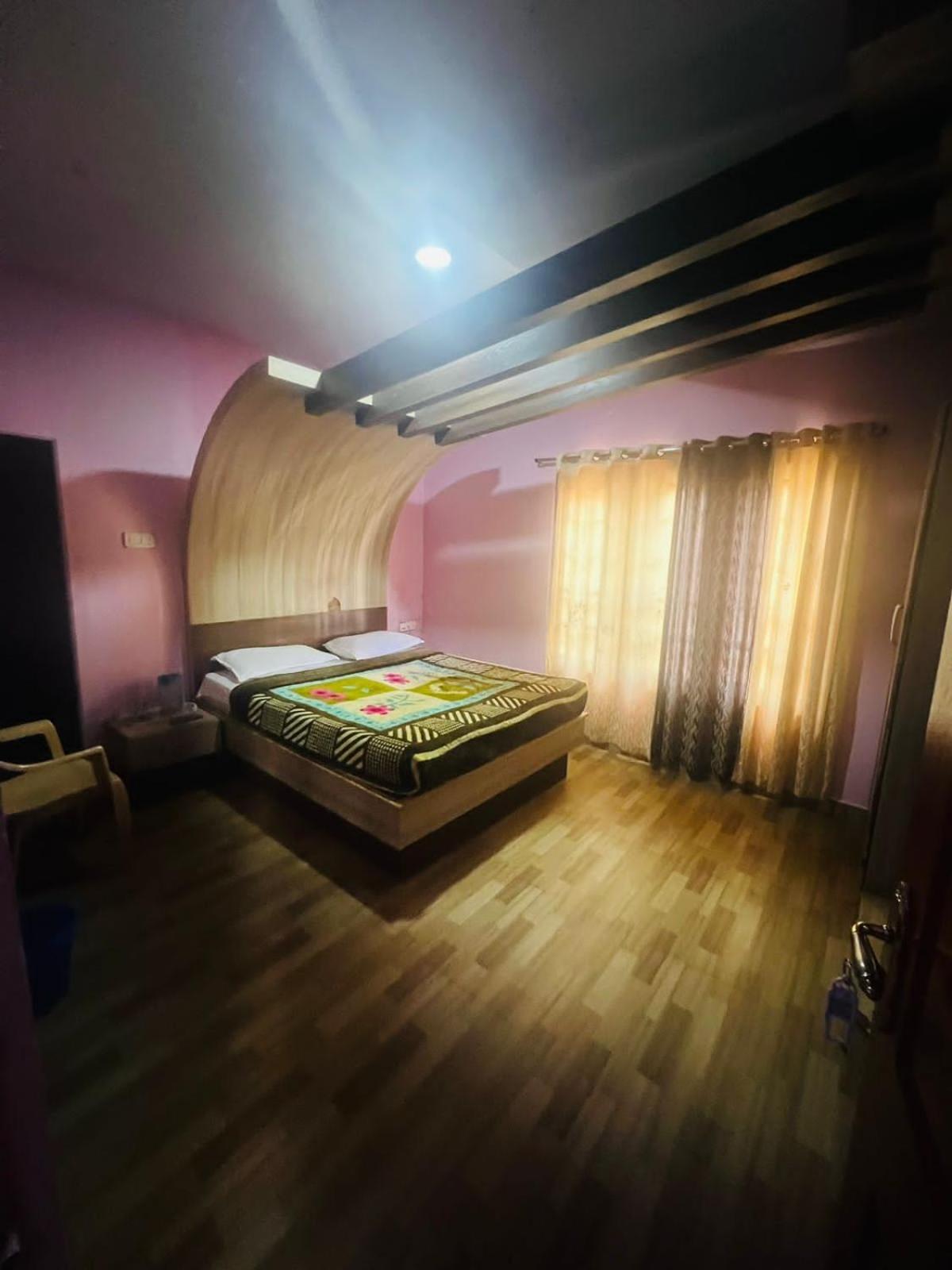 Akr Resitancy Hotell Ooty Exteriör bild